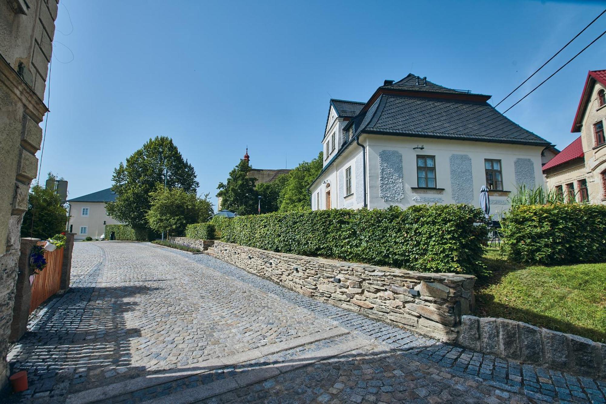Barokni Kaplanka 1796 A. D. - Luxusni Apartmany V Ceskem Raji Zelezny Brod Zewnętrze zdjęcie